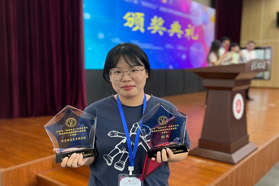 太阳成tyc7111cc2020级李淑欣.jpg